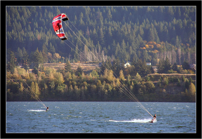 Kiteboarders on the Columbia